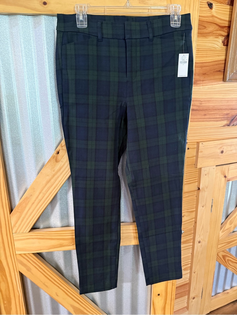 Old Navy Women’s High Rise Pixie Skinny, ankle length pants. Plaid Size 6